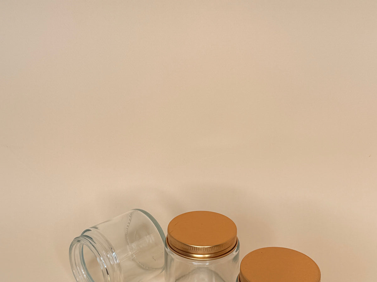 Envase de vidrio transparente C/tapa dorada 100 ML