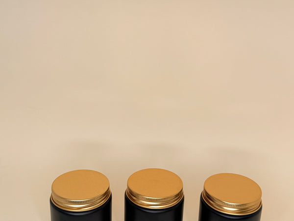 Envase de vidrio negro con tapa dorada 100ML